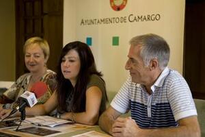 La concejala, Jennifer Gómez, con Ana Bolado y Laureano Mancebo en la presentación del programa 'Con otros acordes'