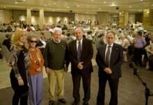 El alcalde y la concejala de Mayores entregaron los galardones a los homenajeados durante el encuentro anual de la Asociación de Jubilados.