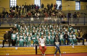 Los alumnos del curso pasado compartieron una jornada de atletismo con la saltadora de altura Ruth Beitia