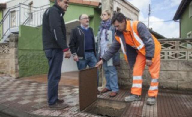 El Ayuntamiento de Camargo realiza trabajos para acabar con las inundaciones en un tramo de la carretera CA-240 en Revilla