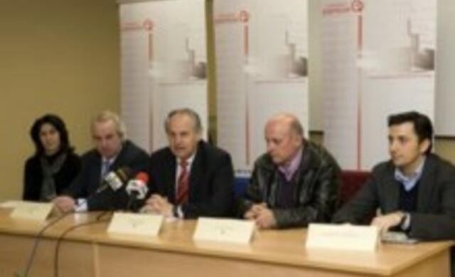 Presentación en  Centro Municipal de Empresas por el alcalde, Angel Duque, y los concejales de Medio Ambiente, Ricardo Amigo, e Industria, Carlos García, junto con representantes de las consultoras Ambientum.com 
