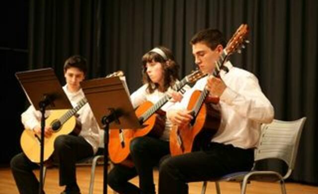 Los alumnos de la Escuela Municipal de Música ofrecen conciertos en La Vidriera cada trimestre