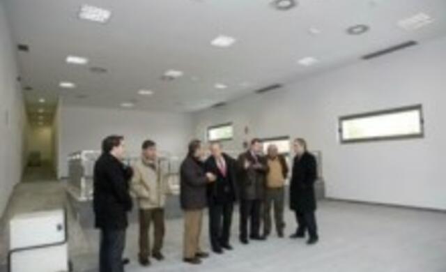 El alcalde de Camargo, Angel Duque, y el primer teniente de alcalde, Carlos González, supervisaron los últimos remates del nuevo Centro Cultural de Igollo y de la reforma y ampliación del Centro Cultural El Torreón de Herrera