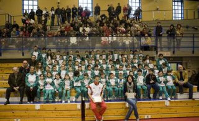 Los alumnos del curso pasado compartieron una jornada de atletismo con la saltadora de altura Ruth Beitia